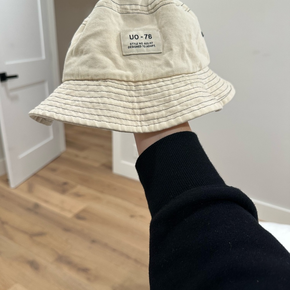 UO-76 Beige Bucket Hat